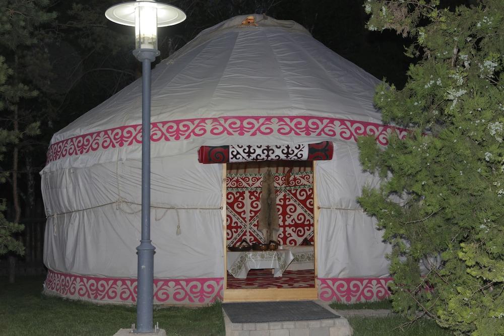 Saraishyq Hotel Almaty Exterior foto