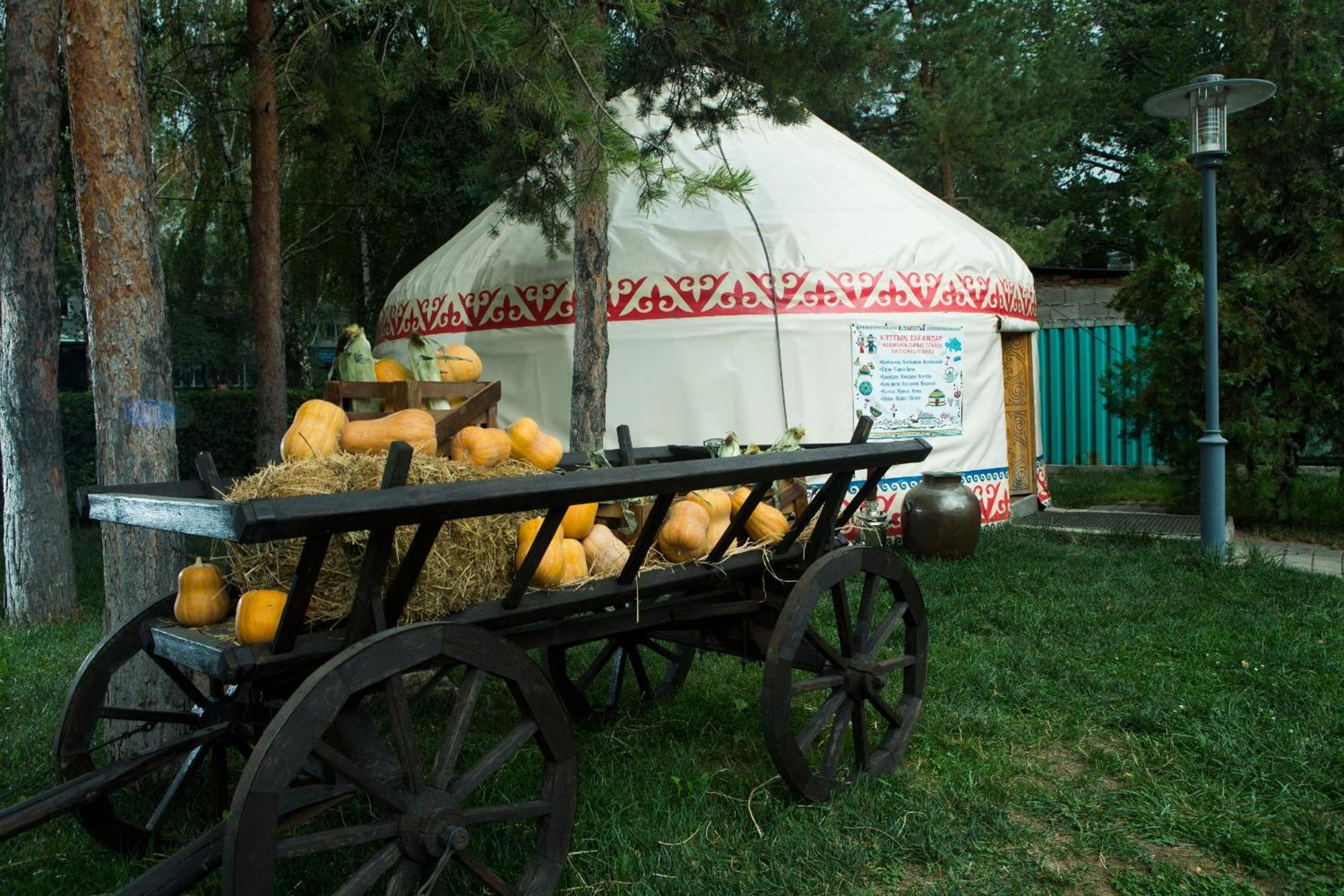 Saraishyq Hotel Almaty Exterior foto