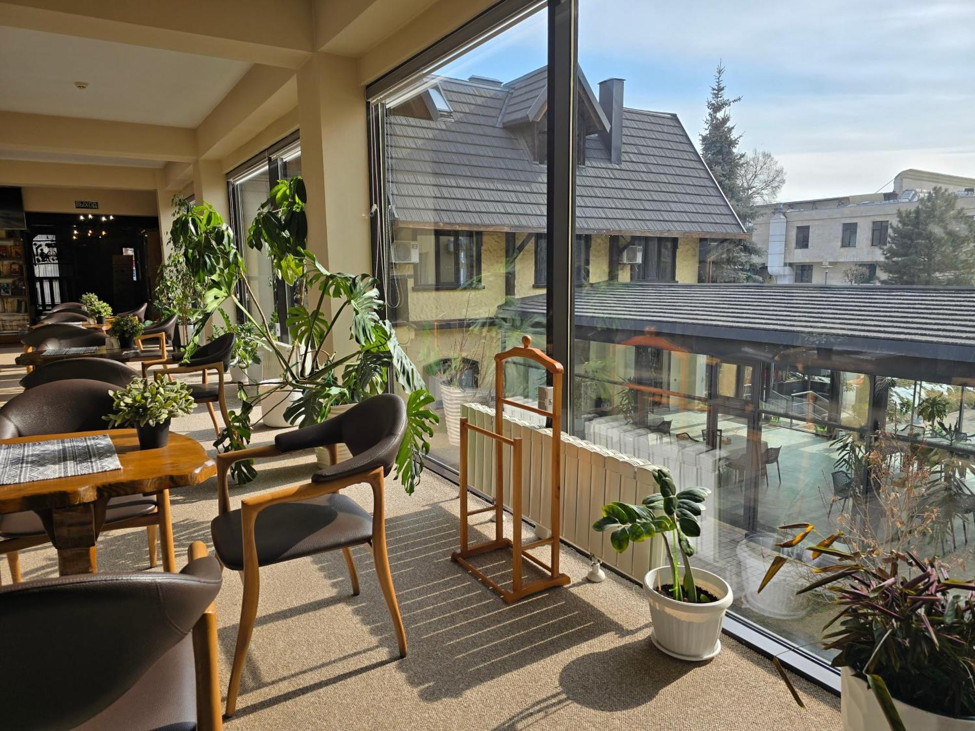 Saraishyq Hotel Almaty Exterior foto